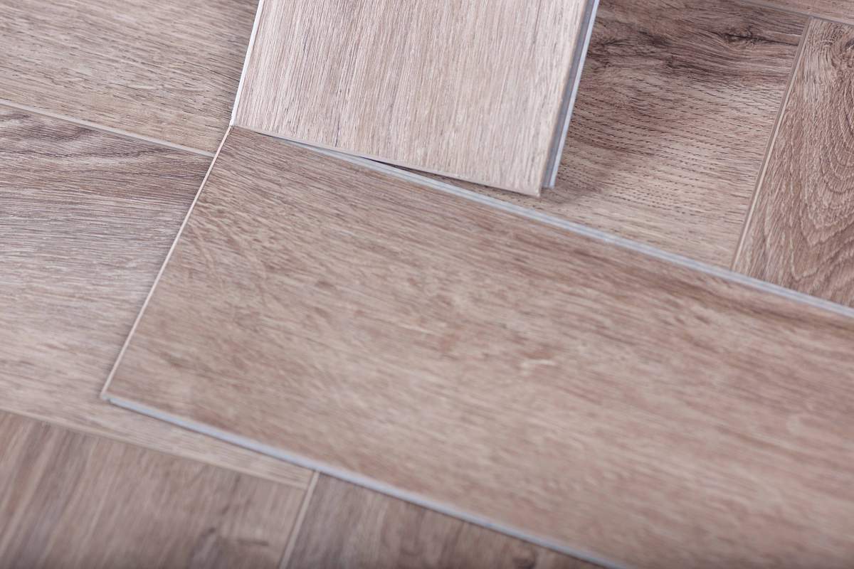 Замковая ПВХ плитка "Aberhof" Carmelita 2626 (615*123*5 мм) — купить в Лесном